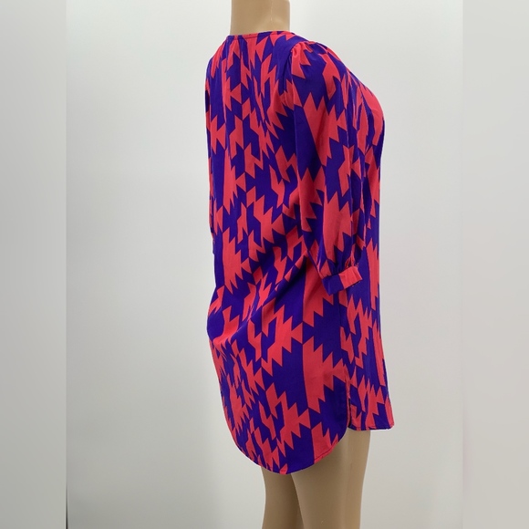 Everly Geometric Mini Shift Dress - Picture 4 of 8